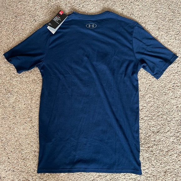 Under Armour Men's Dark Blue Tee with Red Logo - Picture 2 of 4